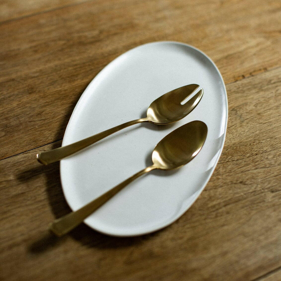 Elegant oval platter showcasing exquisite design, perfect for formal dining and special occasions